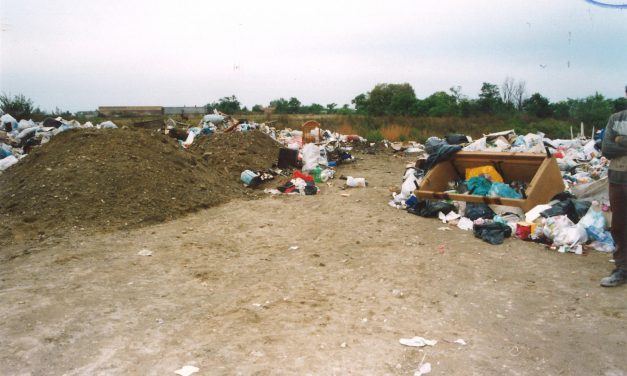 „Ha bárkinek szólok a szülésről, megölt” – 16 év után vallotta be az asszony, hogy kisfiút szült, akit volt férje egy szeméttelepen dobott ki