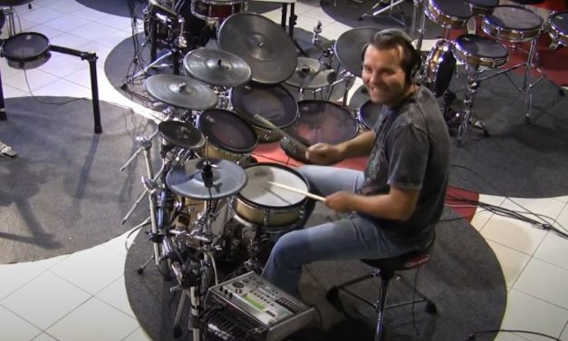 Az Edda dobosa részegen zúzta szét az autóját az Üllői úton