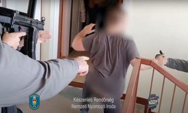 „Figyelem, itt a készenléti rendőrség!” – gépfegyveres szombathelyi kommandósok csaptak le a helyi dílerekre – videó