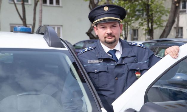 „Eltörte a lábát, nyílt combcsonttörése volt, a nadrágját átszúrta a kiálló csont” – szabadnapos rendőr mentette meg egy idős néni életét, aki órákig szenvedett az árokban