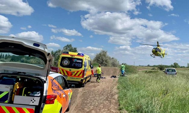 Motocrossozás közben ütközött össze két gyerek, a 9 éves kisfiú életéért küzdenek