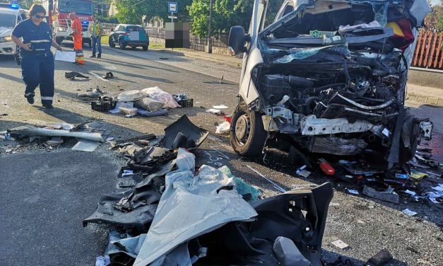 „Arra emlékszem, hogy sikoltozó és pánikoló emberek vesznek körül” – megszólalt a mezőörsi baleset túlélője, egy ember meghalt, 30-a pedig megsérültek