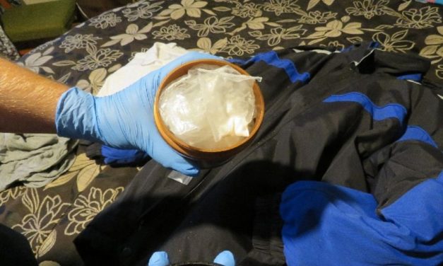 Benzinkúton csaptak le a rendőrök a drogosokra: rengeteg kábítószer és milliók kerültek elő