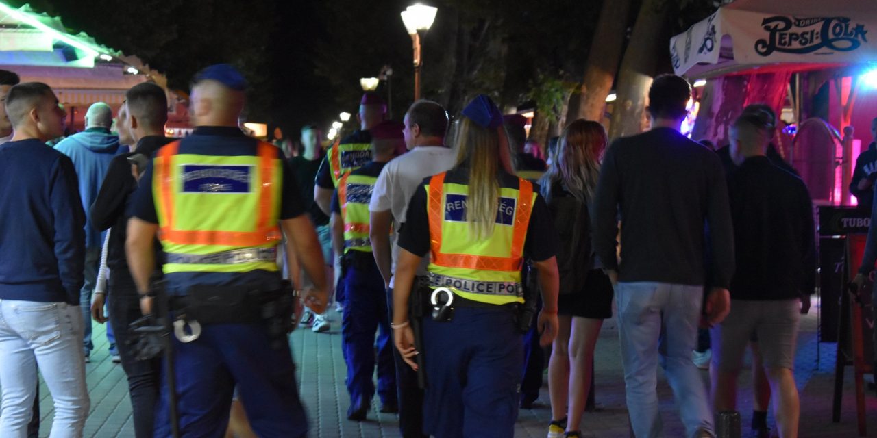 Ellepték a rendőrök a siófoki Petőfi sétányt – Fotók a helyszínről