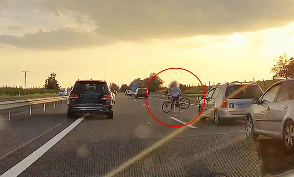 Lerepülő bicikli miatt állt meg a forgalom az M3-as autópályán