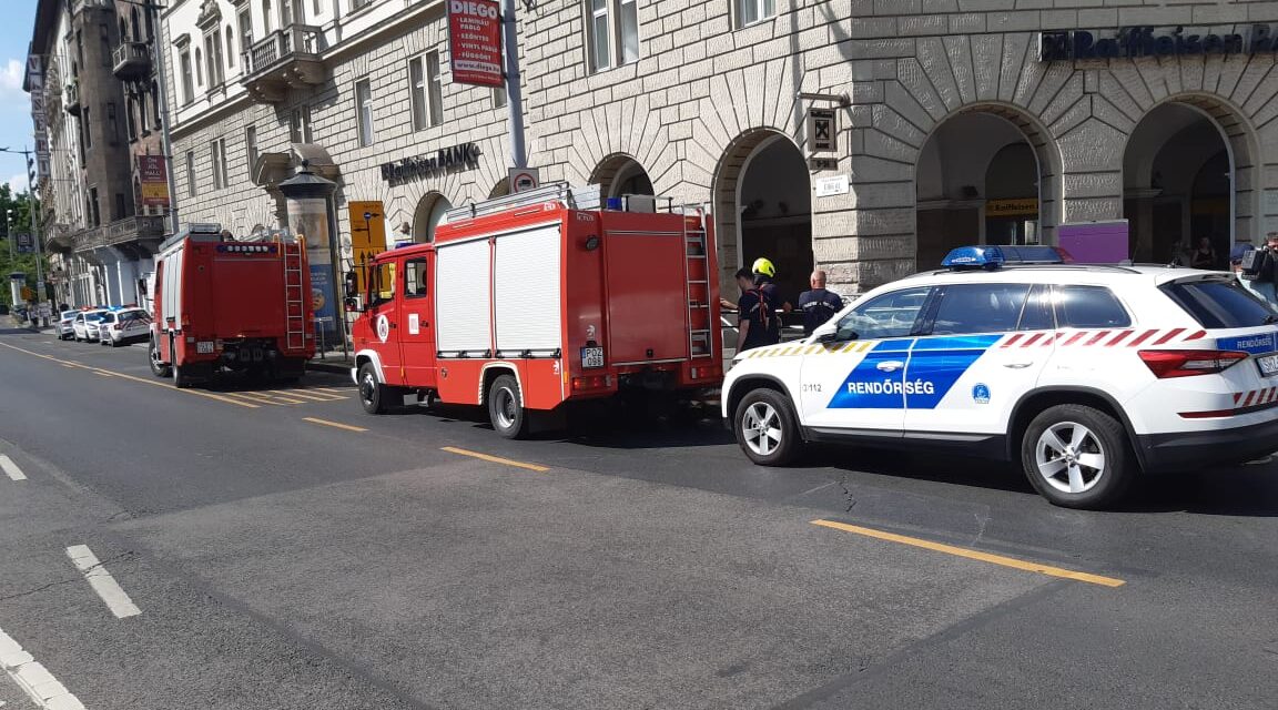 Tragédia Budapesten: Meghalt egy ember a 3-as metró felújítás közben, egy kisiklott munkagép miatt