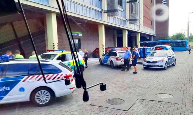 „Még a telefon fülhallgatója is rajta volt” – leesett az egyik budapesti bevásárlóközpont tetejéről egy fiatal férfi, az áldozat feltehetően önként végzett az életével