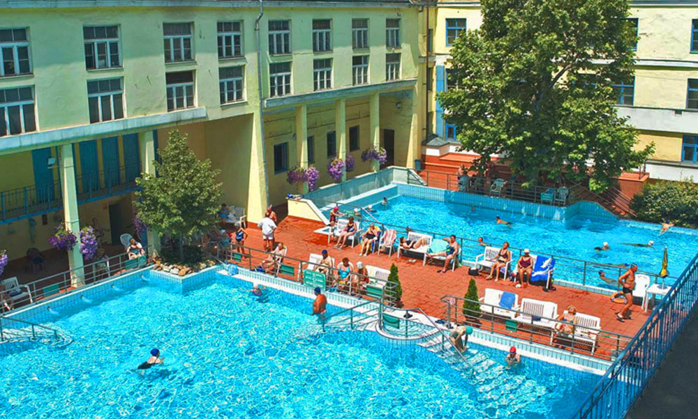 A medencében állt le egy vendég szíve és légzése az egyik budapesti gyógyfürdőben, az idős hölgy életéért a vendégek és az úszómester küzdött
