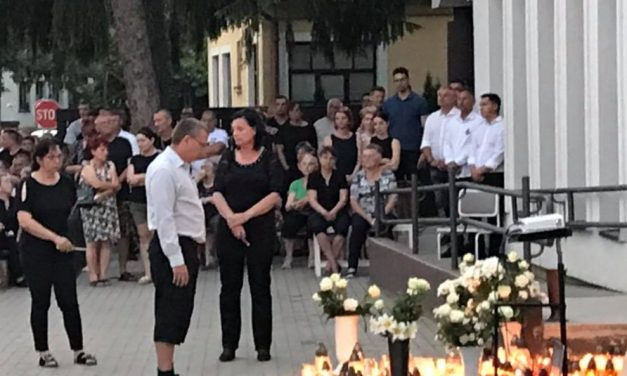 „A két fiú is imádott itt lenni, gyönyörű és okos gyerekek voltak” – a tarpaiak még mindig nem fogták fel, hogy meghalt szeretett háziorvosuk és annak családja