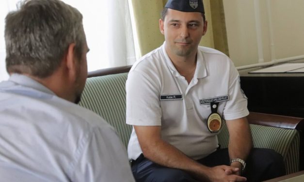 “Erősen kapaszkodtam, 50 méteren át küzdöttem a motorháztetőn az életemért” – megszólalt a hős óbudai közterület-felügyelő, akit elgázolt egy ámokfutó igazoltatás közben