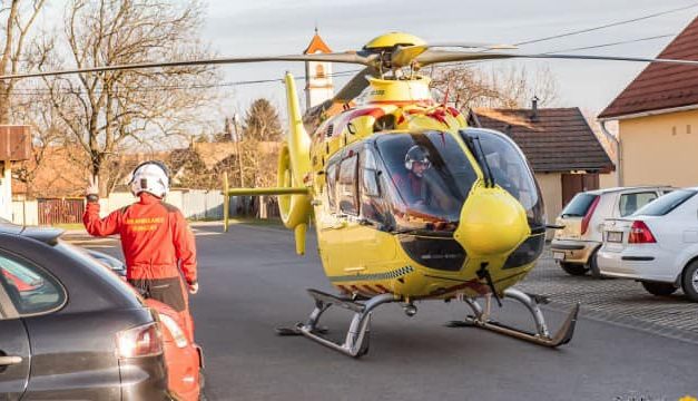 Súlyos agysérülést szenvedett egy kétéves kislány, állítólag testvére lökte fel: válságos állapotban vitték kórházba