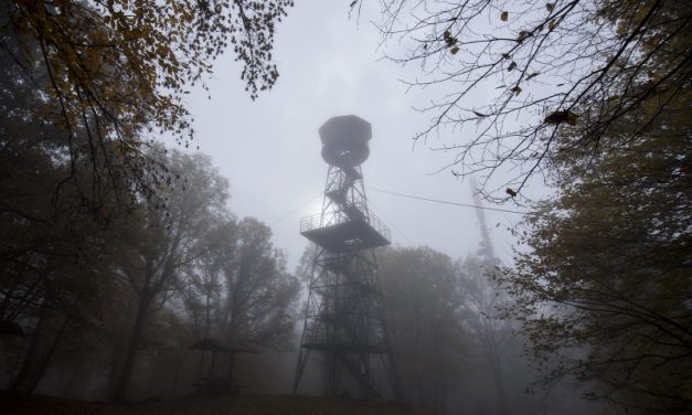 Lezuhant a Karancs-kilátóból egy 20 éves fiú – vádemelés történt az ügyben