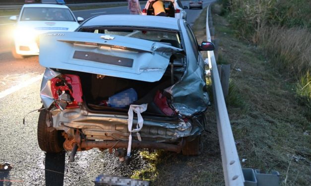 Kirepült az autóból és meghalt egy 10 éves gyermek az M7-es autópályán, a kislány nem volt bekötve, testvérét kórházba vitték