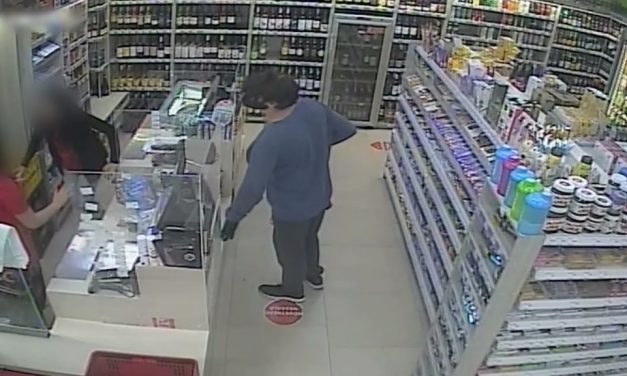 Parókát, álhasat és maszkot is viselt a budapesti rabló, mégis elkapták – videó