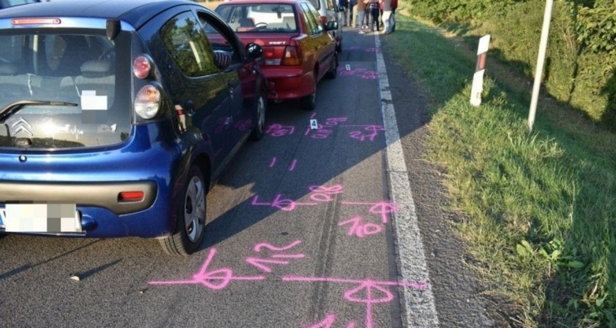 Ittas vezetőket fogtak a Tolna megyei zsaruk, az 55 éves nőnél olyan magas volt az érték, hogy észre sem vette az előtte lassító autót, simán belehajtott – fotó