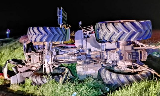 Traktor borult egy emberre Pest megyében, az idős férfi életét a mentők nem tudták megmenteni