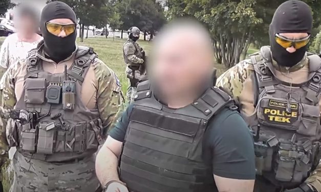 Az egyik áldozata lányával barátkozott össze a csantavéri bérgyilkos: Vivien szerint a kegyetlen férfi többet tett érte, mint a saját apja