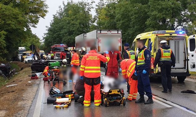 Három unokatestvér halt meg a brutális Somogy megyei horrorbalesetben – Egyiküket a várandós menyasszonya gyászolja – Fotók a helyszínről