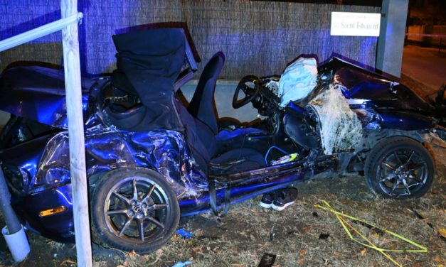 Kettős tragédia Budapesten: gyorsulási verseny miatt halhatott meg két 18 éves fiatal, miután autójuk egy busszal ütközött