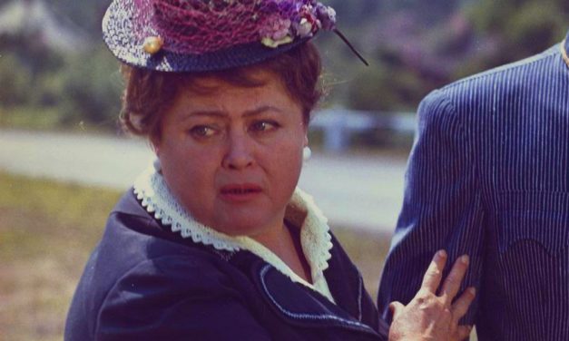 Kegyetlen gyilkos volt Fónay Márta színésznő fogadott fia, aki vörösre festett hajjal menekült miután megölt egy 8 éves kislányt