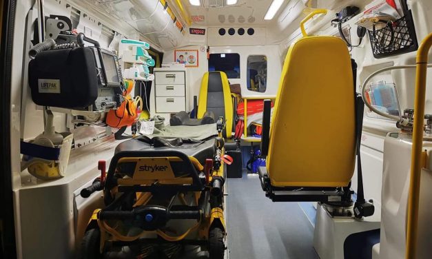 Újszülöttet hagytak a fonyódi buszmegállóban, a kisfiúra paplanban csavarva talált rá egy kutyát sétáltató pár