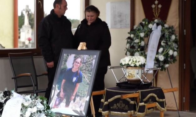 Eltemették a fiatal jánossomorjai kézis lányt, akit egy bedrogozott ámokfutó gázolt halálra