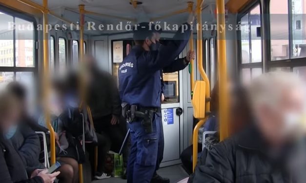 Rendőrségi razzia a budapesti villamoson: egy embert előállítottak, helyszíni bírságot is ki kellett szabni – Videón az akció