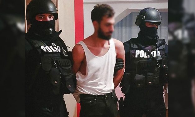 „Nem hagyott békén, folyton játszani akart” – újabb szörnyű részletek derültek ki az aradi gyermekgyilkosságról, a 3 éves testvér végignézte nővére halálát