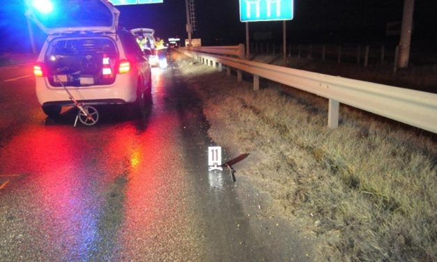 „Ismerje el, hogy szándékosan nem állt meg” – a bíróság folyosóján kért bocsánatot Kata édesanyjától az a férfi, aki egy Tankcsapda koncert után gázolta halálra a fiatal lányt az autópályán