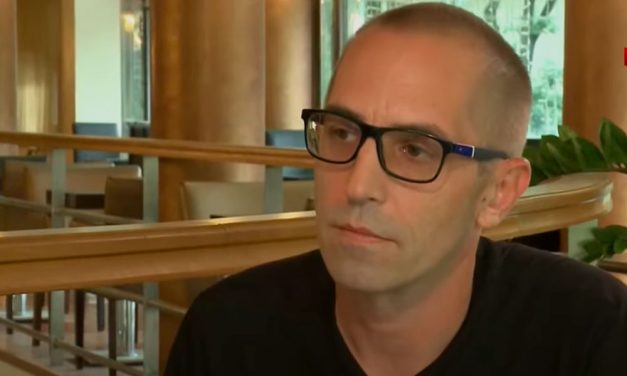 „Apám barátja letolta a nadrágját, és közölte, hogy elégítsem ki” – mondta Császár Előd, aki olyan súlyos balesetet okozott, hogy meghalt egy rendőr