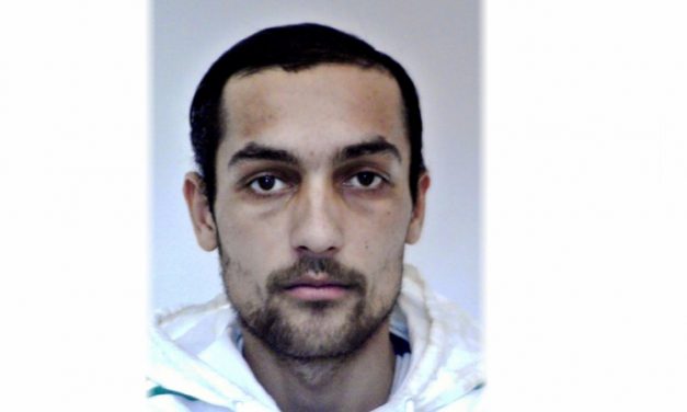 Egy alvó fiatalt fosztott ki ez a 26 éves férfi Hatvanban: elvitte a mobilját, közel félmillió forintot, és több mint 2000 eurót – Őt keresik most a rendőrök! – Fotó