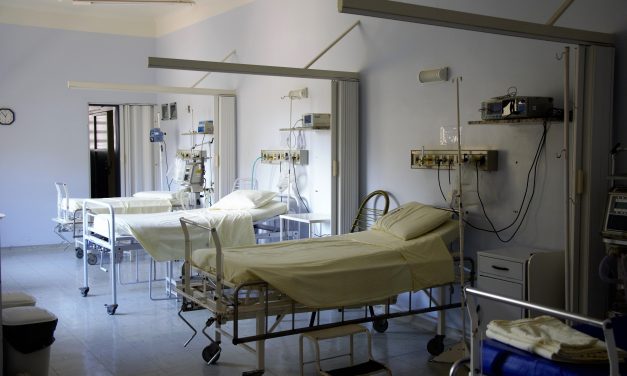 Kiugrott egy 30-as éveiben járó férfi a Zala megyei kórház harmadik emeletéről – Hiába próbálták megállítani