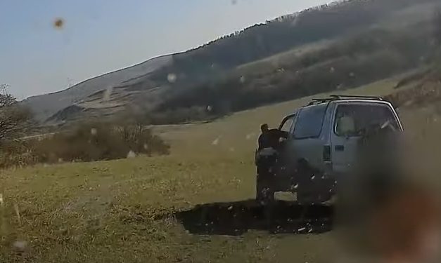 Menekülés közben hajtott át egy férfi egy rendőr lábán Baranya megyében – Videó is készült a sokkoló jelenetről
