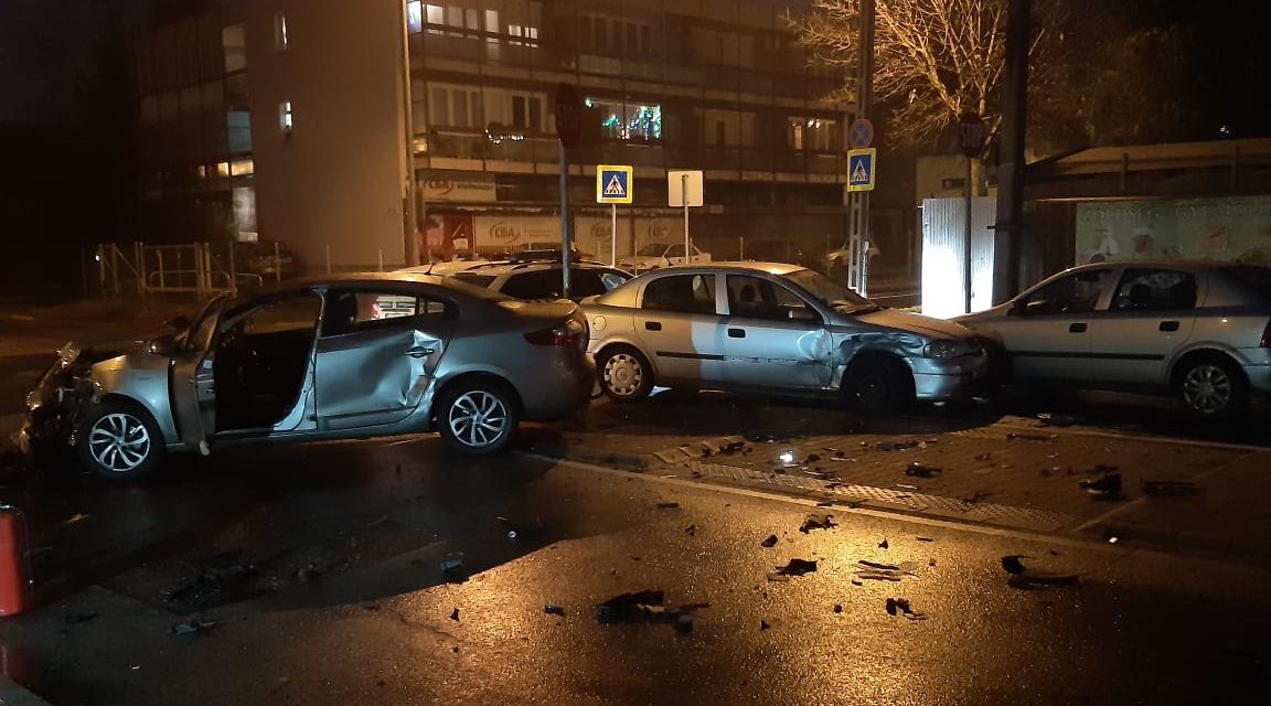 Hármas karambol történt Kőbányán, de nem ez volt az egyetlen baleset Budapesten az év utolsó előtti napján – Fotók