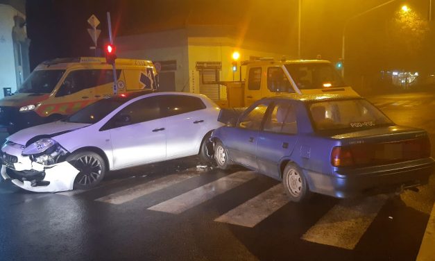 Anya és lánya sérültek meg a budapesti karambolban: a Suzukit vezető édesapa elnézte a kanyarodást, ezután rohant beléjük egy Fiat – Fotók