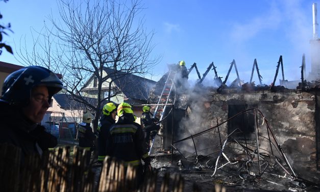 Kigyulladt egy ház Budapesten, egy gázpalack is felrobbant: Az egyik ott lakó okozhatta a tüzet – Fotók a helyszínről