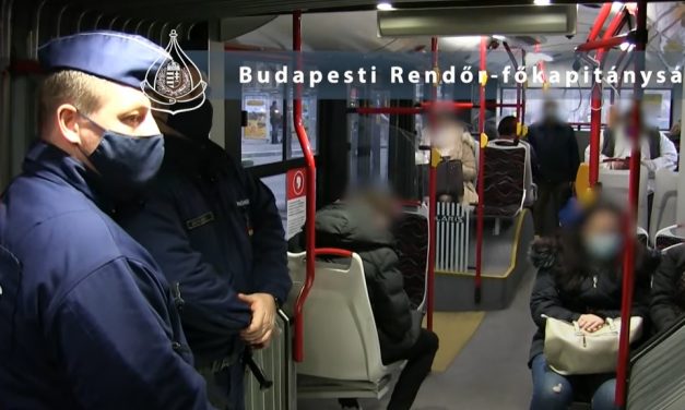 Ezúttal a 80-as trolin razziáztak a zsaruk Budapesten: több szabálytalankódot is fogtak – Videó