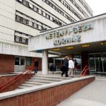Felcsaptak a lángok a szolnoki Hetényi Géza Kórházban: a tűzoltók nagy erőkkel vonultak ki, az embereket ki kellett menekíteni az épületből
