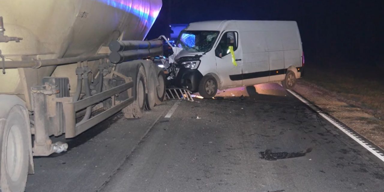 „Rettenetes, hogy pont karácsonykor történik ilyen tragédia” – 5 nap után belehalt sérüléseibe az a sofőr, aki elgázolt egy szarvast, majd kiszállt a járműből és saját kamionja ütötte el