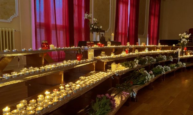 „Hiábavaló volt minden küzdelem, reménykedés, az öröm a kezdeti jó híreknek” – meghalt az a 17 éves fiú, akit tornatanára élesztett újra múlt héten a budapesti gimnázium tornatermében