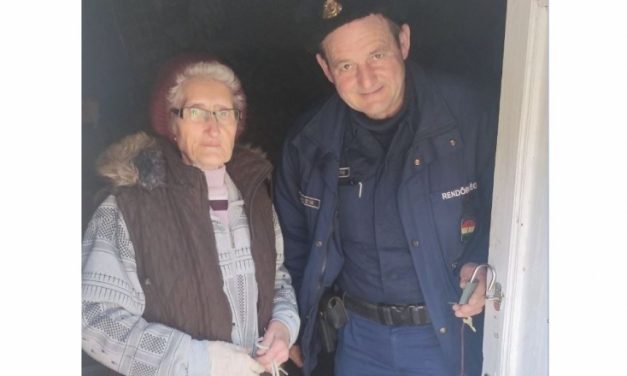 Hétköznapi hősők: Dédestapolcsányban egy idős néninek, Debrecenben pedig egy bajba jutott férfinak segítettek a rendőrök – Fotók