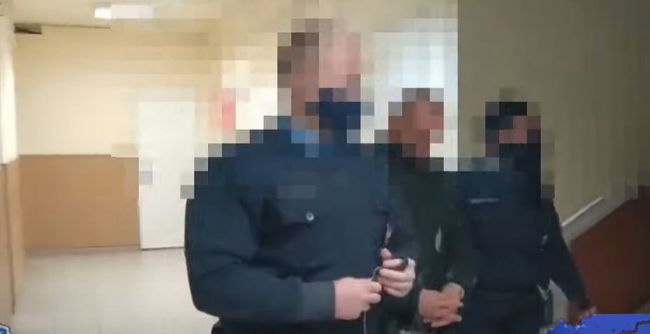 Megbírságolta a dohánybolt eladóját, aztán kiderült, hogy köze nincs a hatóságokhoz – Így fogták el a zsaruk a férfit, aki rendőrnek adta ki magát Debrecenben – Videó