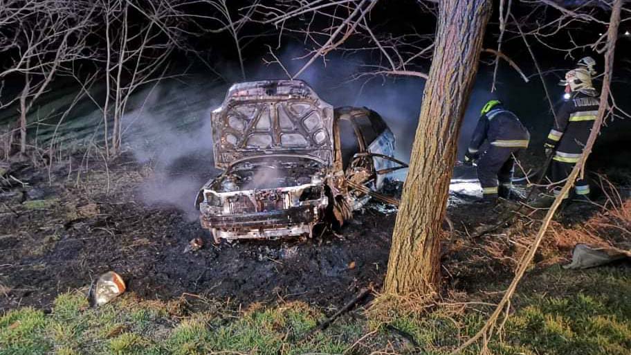 „Nincs szó, csak fájdalom” – több fának nekiment, majd kigyulladt a 20 éves Martin autója, a sofőr nem élte túl a balesetet