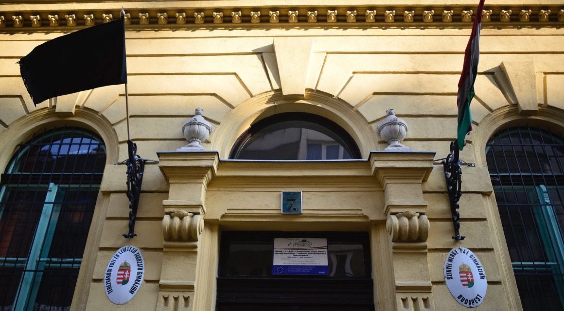 Korábban egy általános iskolában is zaklathatta tanítványait a budapesti gimnáziumból kirúgott énektanár – megszólalt az egyik érintett szülő
