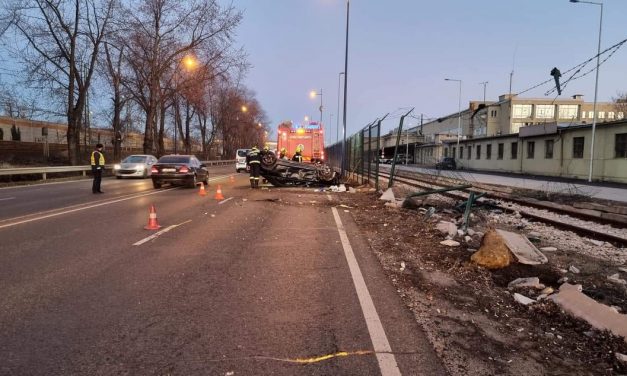 A vasárnap sem telt el balesetmentesen: két durva baleset is történt Pest megyében – Fotók a helyszínekről