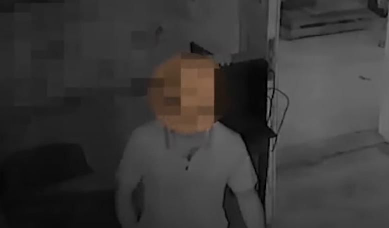 Alvó vendégeket fosztott ki egy Pest megyei szálláson ez a 36 éves férfi – videó