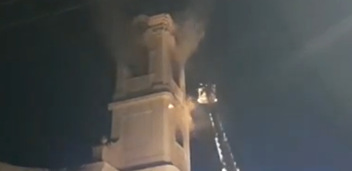 Teljesen kiégett az ajka-tósokberéndi katolikus templom harangtornya – videó