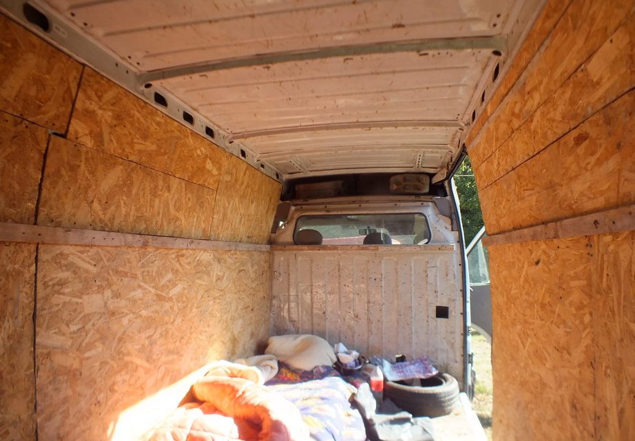 Rabszolgaként tartotta fogva a fiatal nőt a Fejér megyei házaspár: kiverték a fogait, éheztették