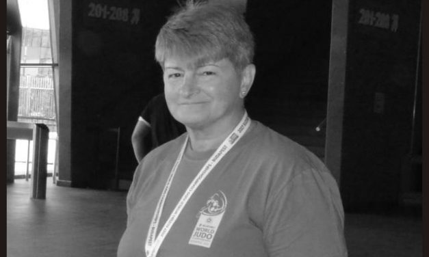 „Jött egy bitang és elvett mindent. Nyugodj békében!” – korábban rendőrként dolgozott a csomádi balesetben szörnyethalt nő, Tamás Ibolyát kollégái is gyászolják