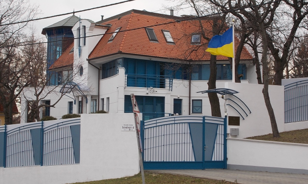 Halálos fenyegetést küldött a feldühödött magyar bölcsész az ukrán követségi titkárnak